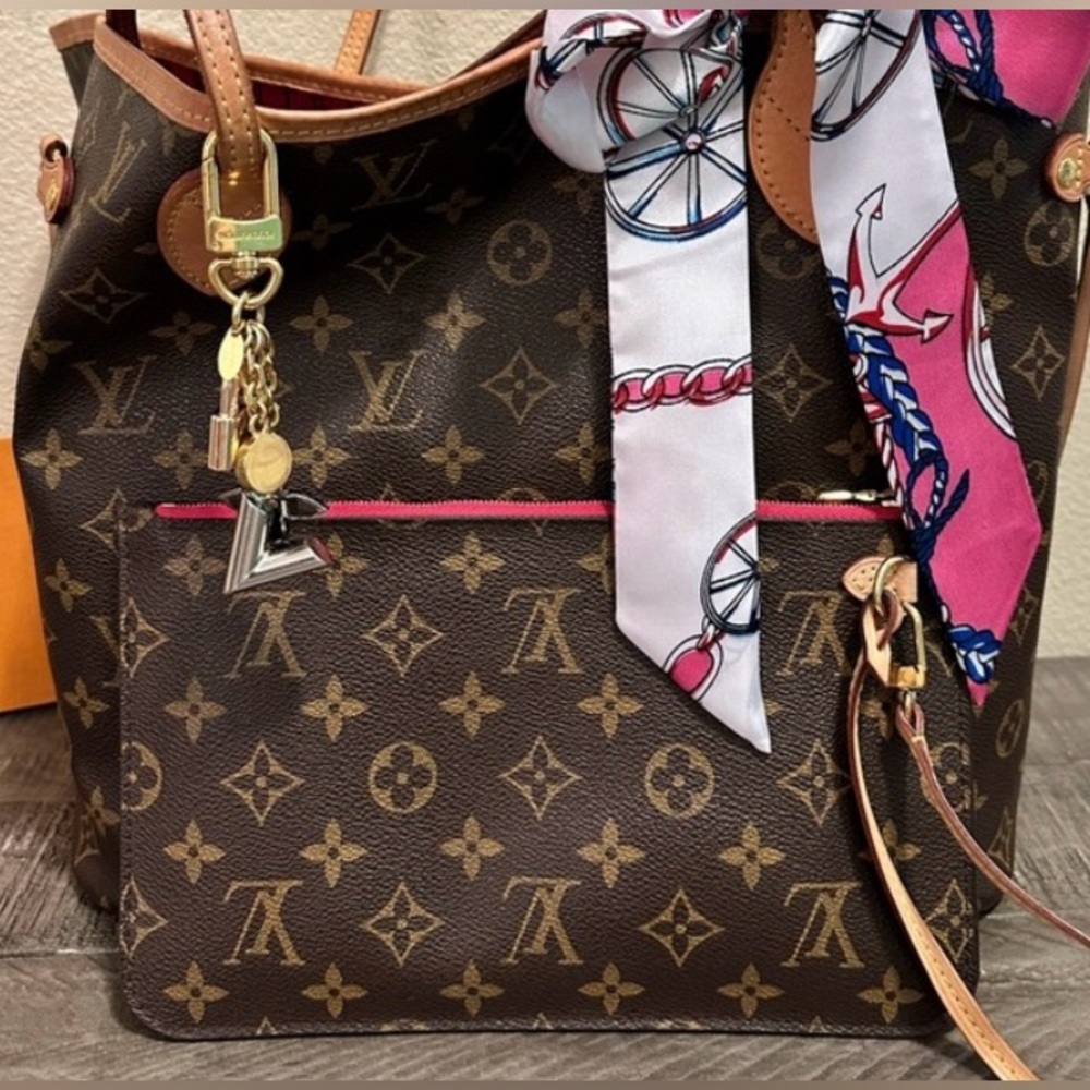 Authentic Louis Vuitton Pouch with Pivione Peony Interior